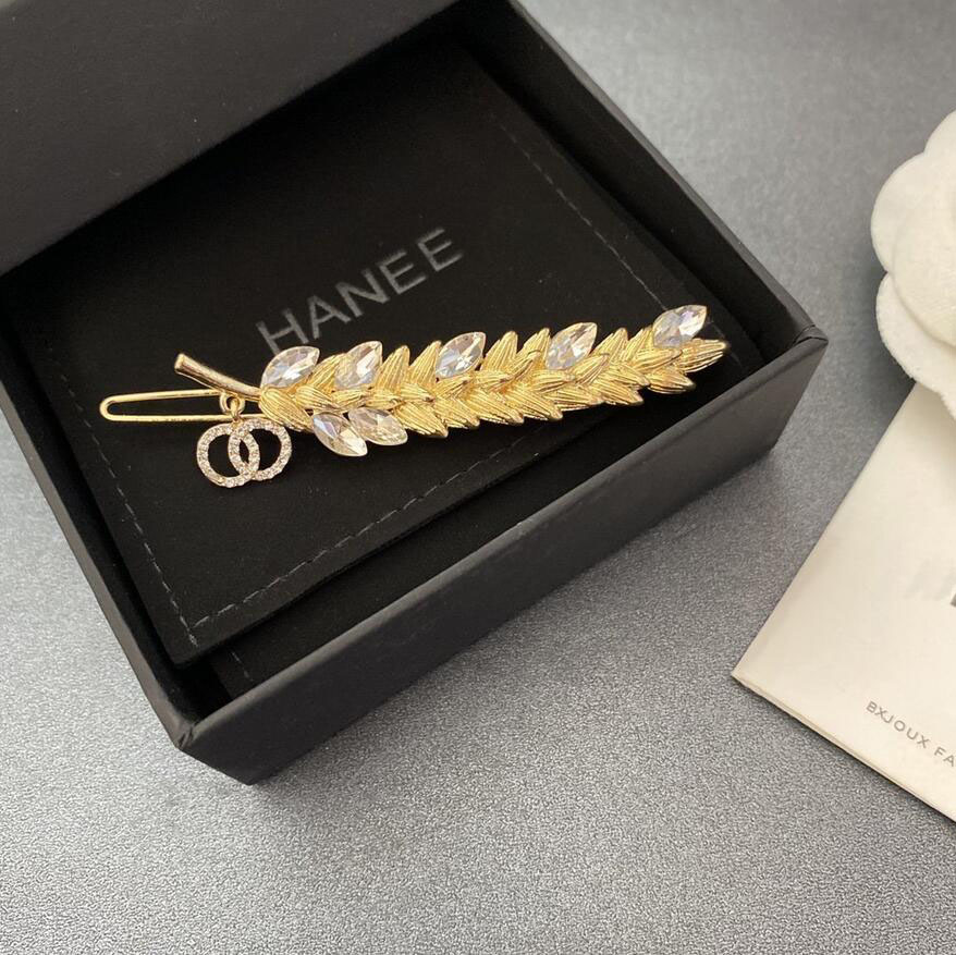 Classic Double Letter Brooch Pin Badges Clothes Women Diamond Hair Clip Hairpins Luxury Designer Earring Have Stamps Lady Party Wedding Love, Gray
Classic Double Letter Brooch Pin Badges Clothes Women Diamond Hair Clip Hairpins Luxury Designer Earring Have Stamps Lady Party Wedding Love, Gray