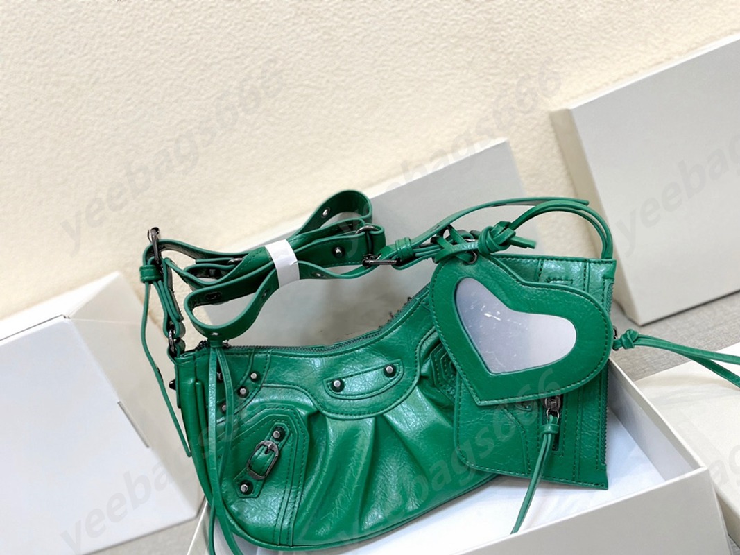 Fashion bag lady Cagole rivet leather half crescent one shoulder diagonal bag design pleated saddle messenger with coin purse handbag
Fashion bag lady Cagole rivet leather half crescent one shoulder diagonal bag design pleated saddle messenger with coin purse handbag