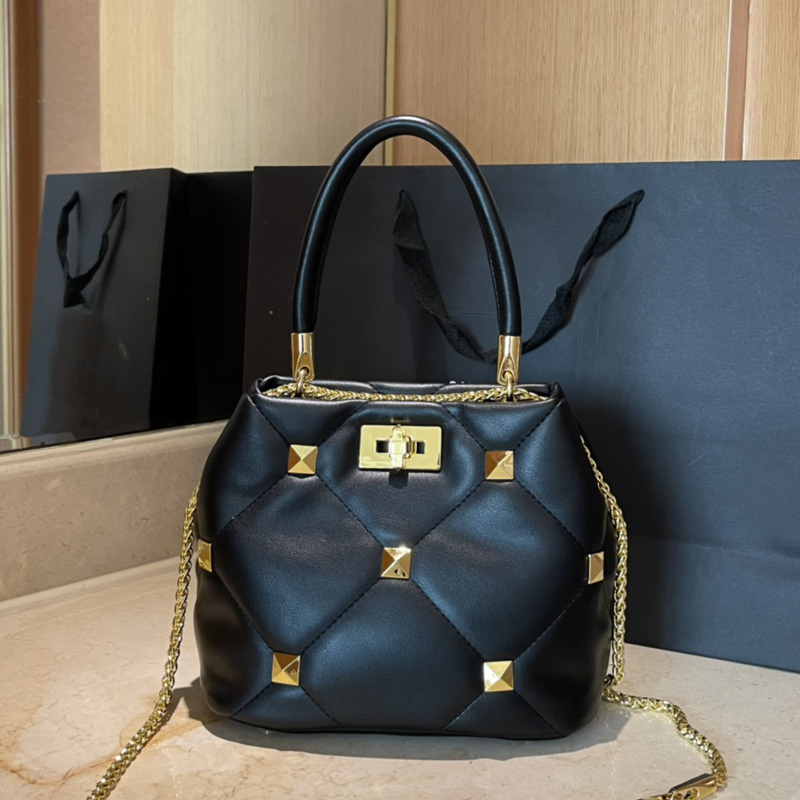 2021 Stud Handbag Tote Bag Rivet Crossbody Bags Golden Chain Bronze Nails Sheepskin Genuine Leather Fashion Letter Handbags Purse Spike Wallet, Box
2021 Stud Handbag Tote Bag Rivet Crossbody Bags Golden Chain Bronze Nails Sheepskin Genuine Leather Fashion Letter Handbags Purse Spike Wallet, Box