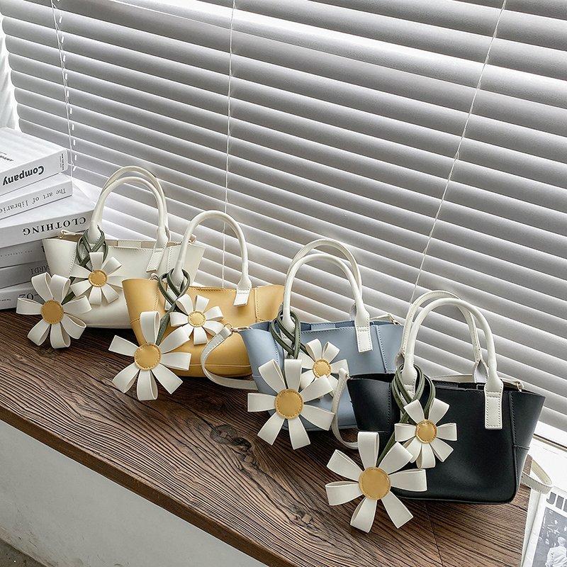 Cross Body Vintage Flowers Crossbody Bags For Women 2021 Summer Ladies Handbags High Quality PU Leather Shoulder Bag Female Bucket, Black
Cross Body Vintage Flowers Crossbody Bags For Women 2021 Summer Ladies Handbags High Quality PU Leather Shoulder Bag Female Bucket, Black
