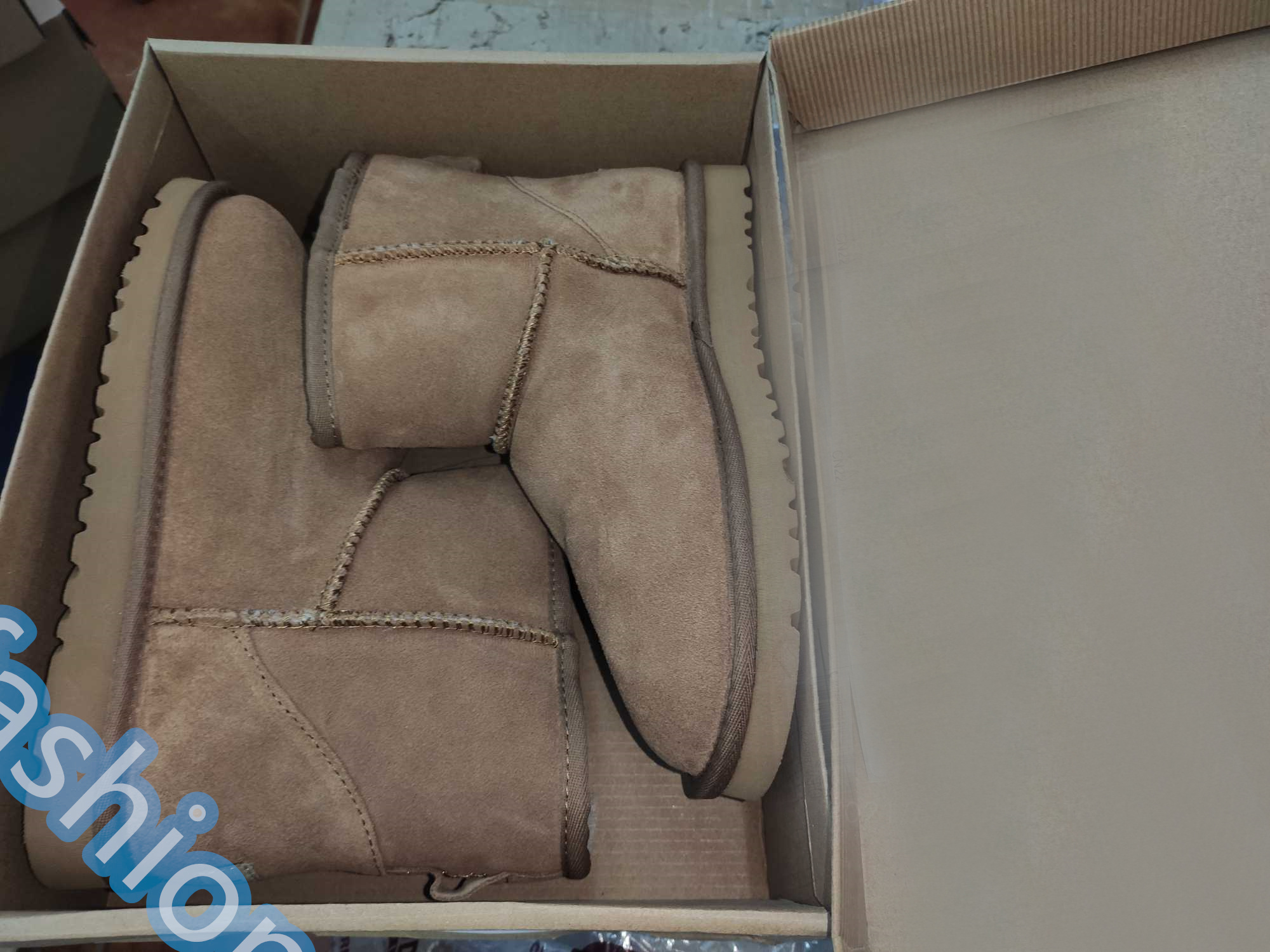 2021 classic UG boots ugboots Australia Australian winter warm bow tall furry women womens designer mid-tube wgg, Black
2021 classic UG boots ugboots Australia Australian winter warm bow tall furry women womens designer mid-tube wgg, Black