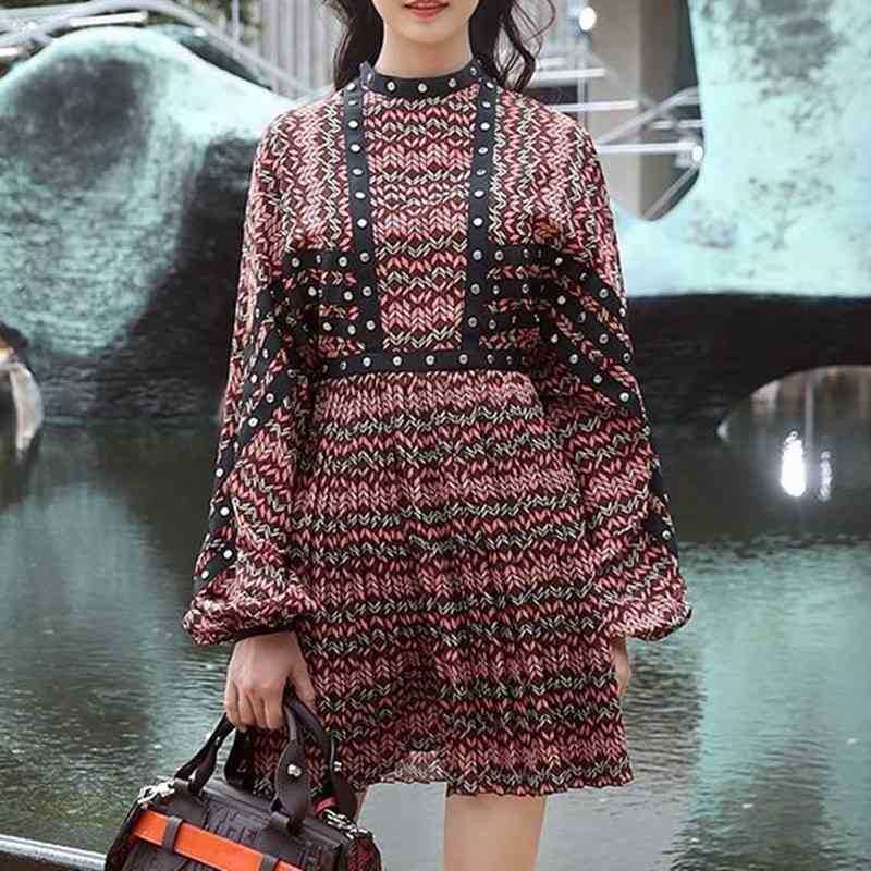 ZAWFL Striped Dress Women Long Sleeve Front Diamond Inlay Female Elegant Print Pleated Midi Dresses Autumn Vestidos 210525, Picture color
ZAWFL Striped Dress Women Long Sleeve Front Diamond Inlay Female Elegant Print Pleated Midi Dresses Autumn Vestidos 210525, Picture color
