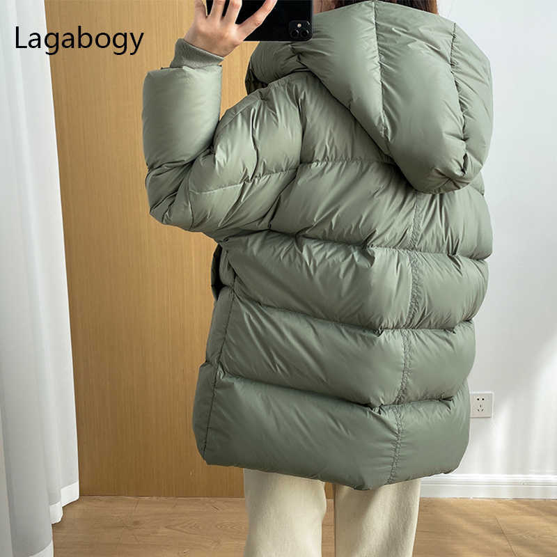 Lagabogy Winter Women Short Parkas 90% White Duck Down Coat Warm Soft Ultra Light Puffer Jackets Female Hooded Snow Outwear 210918
