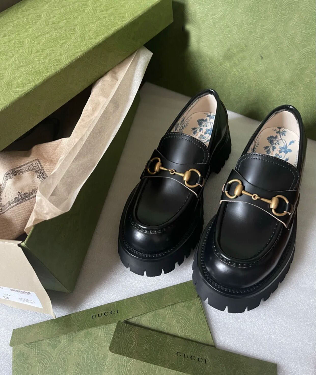 Luxurious Brand Horsebit Loafer Shoes Lug sole Gold-tone Women Moccasins Platform Heels Embroidered bee Oxford Walking White Black With Box
Luxurious Brand Horsebit Loafer Shoes Lug sole Gold-tone Women Moccasins Platform Heels Embroidered bee Oxford Walking White Black With Box