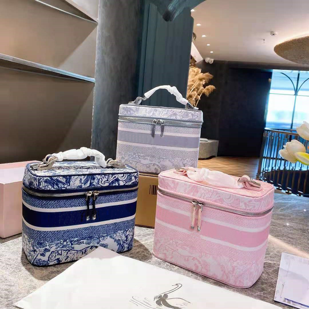 Makeup Bag Women Luxury Designers Old flower Make Up Pouch Fashion Cosmetic Bagss Beauty Cases Handbag Shoulder Bags
Makeup Bag Women Luxury Designers Old flower Make Up Pouch Fashion Cosmetic Bagss Beauty Cases Handbag Shoulder Bags