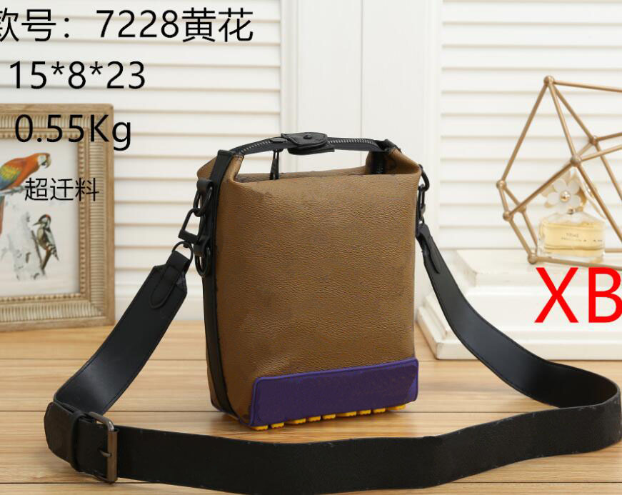 Luxurys Designers Handbags Purses bag zipper Women Brand Tote Pupil Real Leather Shoulder kuai105
Luxurys Designers Handbags Purses bag zipper Women Brand Tote Pupil Real Leather Shoulder kuai105