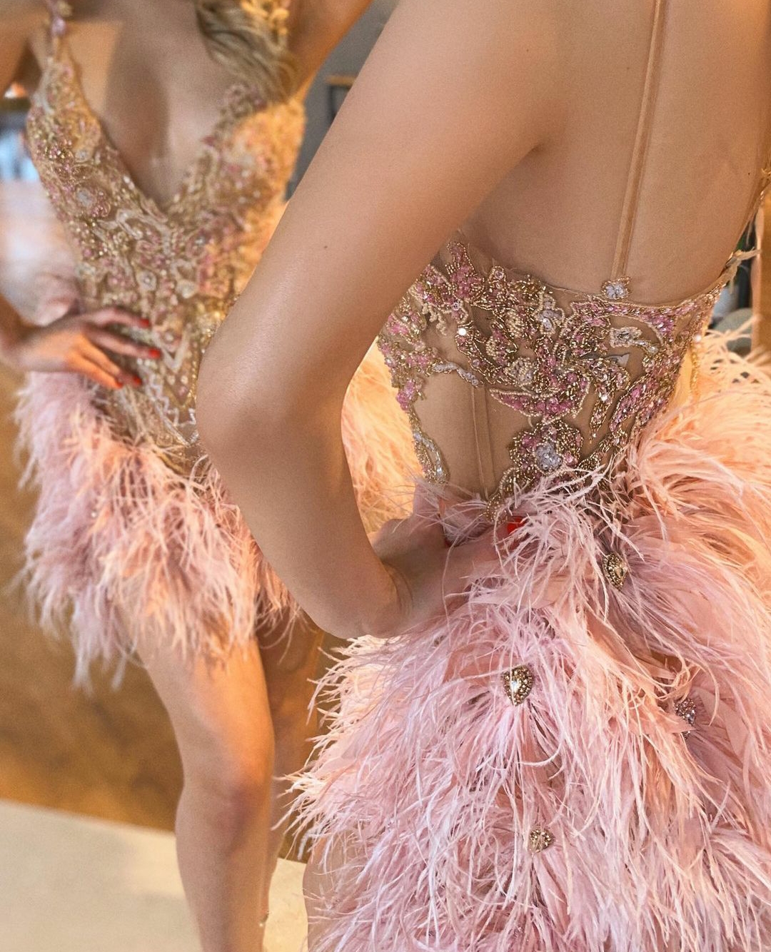 See Thru Pink Cocktail Dresses Deep V Neck Spaghetti Straps Feathers Short Prom Dress Party Robes De Beading Vestidos