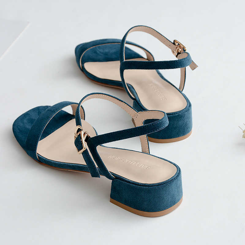 sandals Female 2021 summer Korean version Square head Thick with sandals Low-heeled Word buckle Women's shoes Y0721, See chart
sandals Female 2021 summer Korean version Square head Thick with sandals Low-heeled Word buckle Women's shoes Y0721, See chart