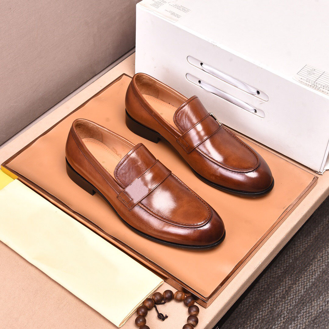 New Fashion Gentlemen Business Driving Flats Handmade Casual Genuine Leather Loafers Men Brand Designer Party Dress Shoes Size 38-44, Black
New Fashion Gentlemen Business Driving Flats Handmade Casual Genuine Leather Loafers Men Brand Designer Party Dress Shoes Size 38-44, Black