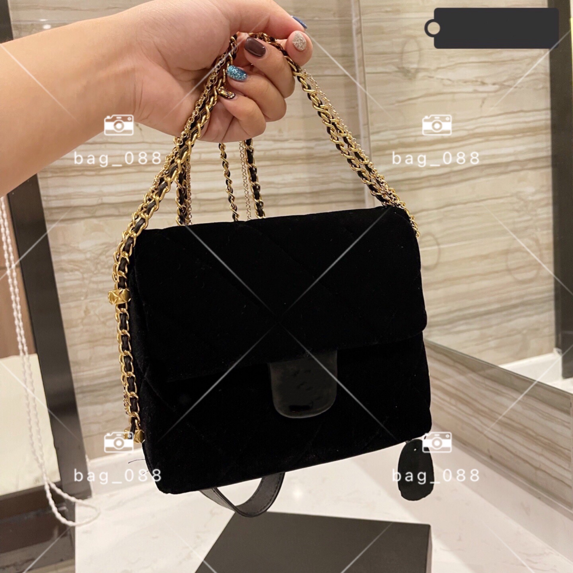 2021 Top Quality High-end Design True Fur Shoulder Bag Golden Chain Clamshell Bags Double Color Logo Socialite Party Wind Messenger Package, Customize
2021 Top Quality High-end Design True Fur Shoulder Bag Golden Chain Clamshell Bags Double Color Logo Socialite Party Wind Messenger Package, Customize