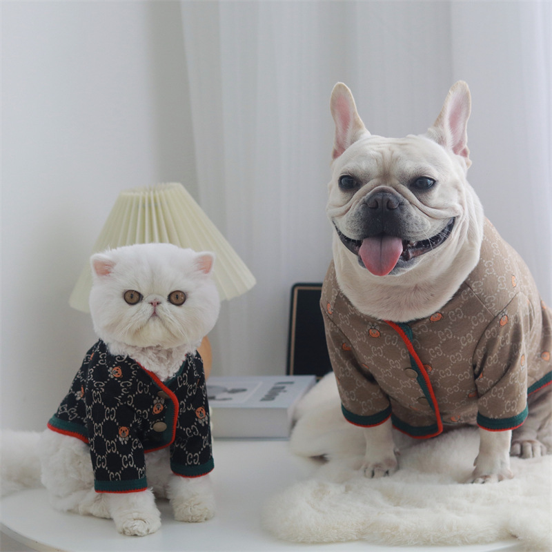 2color Luxury Brand Designer Double Letters Print Dog Apparel Fashion Red Green Stripe Cats Dogs Animal Outdoor Casual Sport Pets Coats Autu
2color Luxury Brand Designer Double Letters Print Dog Apparel Fashion Red Green Stripe Cats Dogs Animal Outdoor Casual Sport Pets Coats Autu