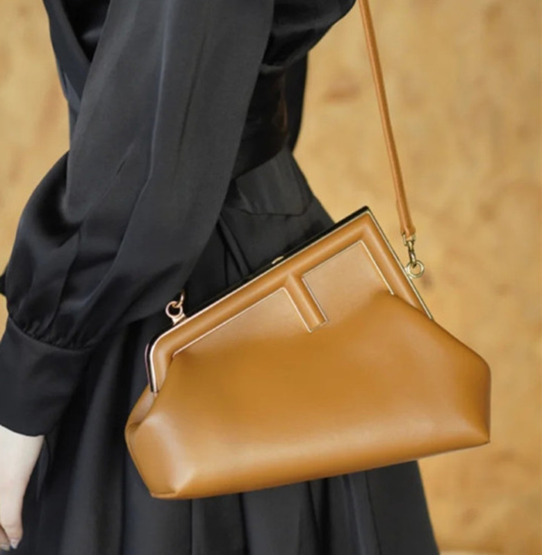 Luxurys Fend Women Designer Bag 2021 First Outlet Series Metal Wrapped Dinner Bag Handbag Single Shoulder Messenger Bag5UO3
Luxurys Fend Women Designer Bag 2021 First Outlet Series Metal Wrapped Dinner Bag Handbag Single Shoulder Messenger Bag5UO3