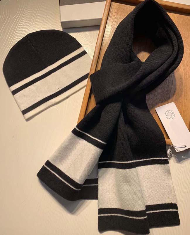 Wholesale Hat-Scarf Sets High Quality Men Women Designers Classic beanie and Knitting scarf luxury Brand suits
Wholesale Hat-Scarf Sets High Quality Men Women Designers Classic beanie and Knitting scarf luxury Brand suits