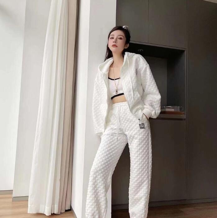Fall 2021 Paris fashion designer Women's Two Piece Pants set sportswear C letter black and white 2 color solid texture soft comfortable
Fall 2021 Paris fashion designer Women's Two Piece Pants set sportswear C letter black and white 2 color solid texture soft comfortable