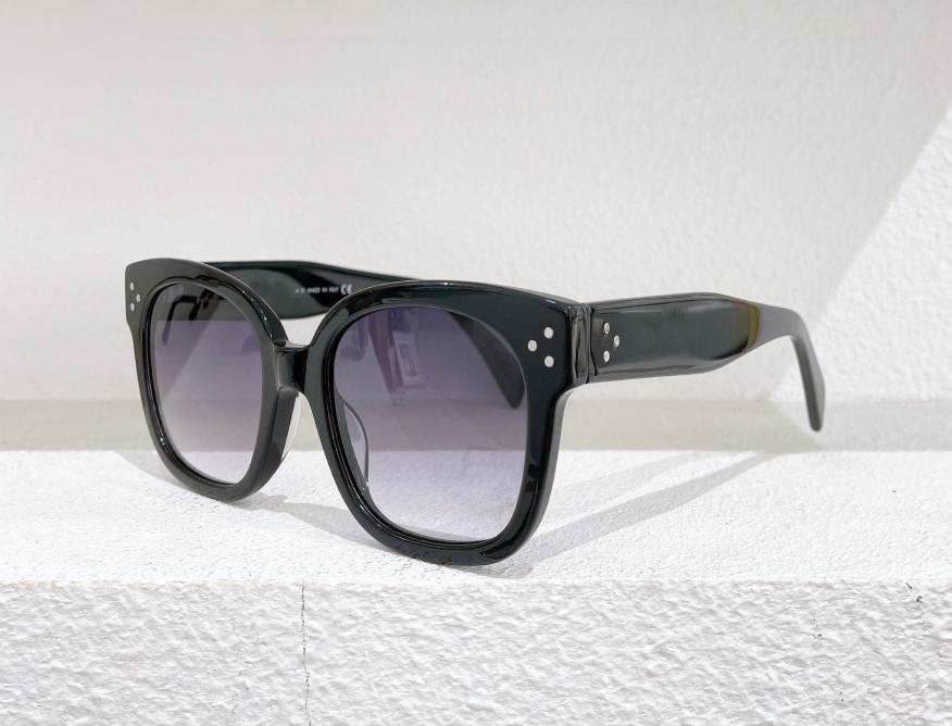 Shiny Black Smoke Gradient Sunglasses 54mm Women Fashion Sun Glasses 4002un with Box
Shiny Black Smoke Gradient Sunglasses 54mm Women Fashion Sun Glasses 4002un with Box