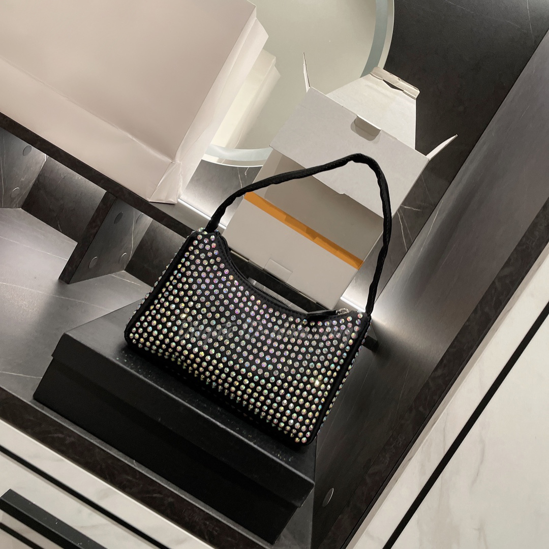 Women Designer fashion wallets Diamonds bags Purses shoulder Leather 2021 lady casual totes handbag Cross Body nylon bag hobos zipper Card H, Red;black
Women Designer fashion wallets Diamonds bags Purses shoulder Leather 2021 lady casual totes handbag Cross Body nylon bag hobos zipper Card H, Red;black