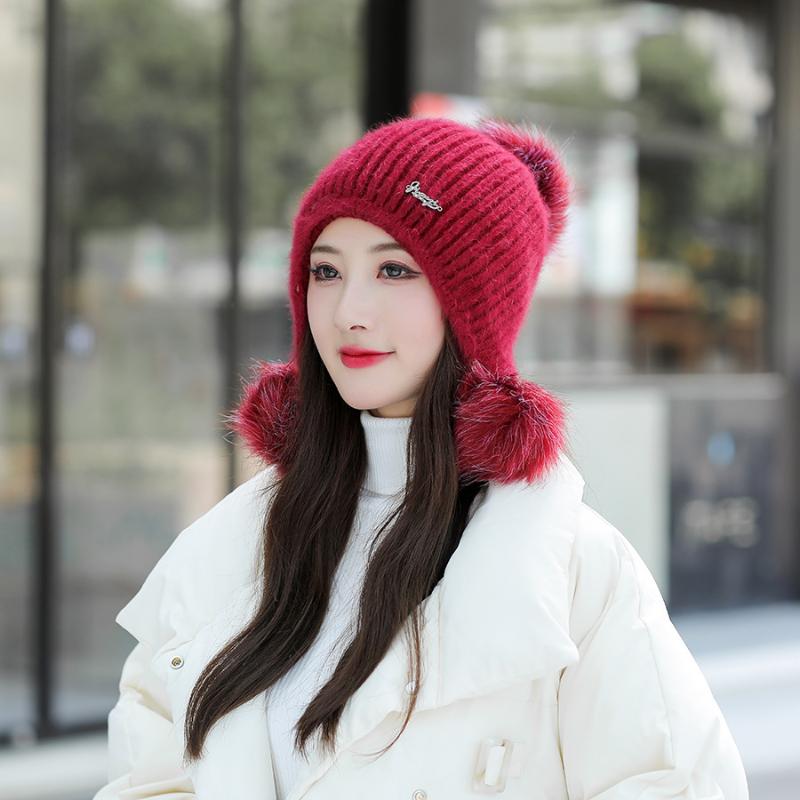 Berets Autumn And Winter Three Fur Balls Knitted Hat Women Casual All Match Plus Velvet Ear Protection Warm Woolen, Black
Berets Autumn And Winter Three Fur Balls Knitted Hat Women Casual All Match Plus Velvet Ear Protection Warm Woolen, Black