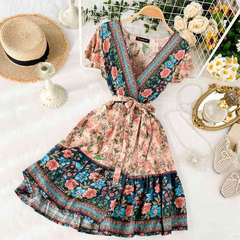 Retro Women Summer Dress Fashion Short Sleeve Slim A-line Beach Ladies Vintage Floral Printed Robe Vestidos Mujer 210602
Retro Women Summer Dress Fashion Short Sleeve Slim A-line Beach Ladies Vintage Floral Printed Robe Vestidos Mujer 210602