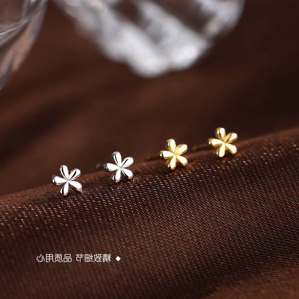 earrings 925 silver simple mini flower small earrings sleep without picking sweet flowers, Golden
earrings 925 silver simple mini flower small earrings sleep without picking sweet flowers, Golden