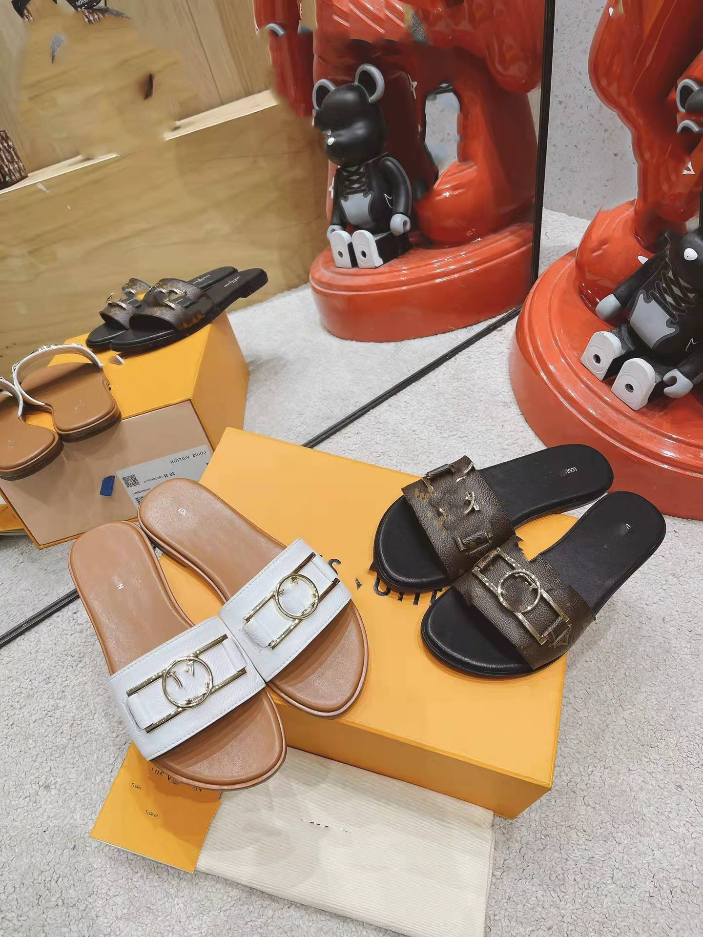 Women's slippers for summer wear, flat-bottomed girls' daily joker casual women's slippers, new sandals for going out., Brown
Women's slippers for summer wear, flat-bottomed girls' daily joker casual women's slippers, new sandals for going out., Brown