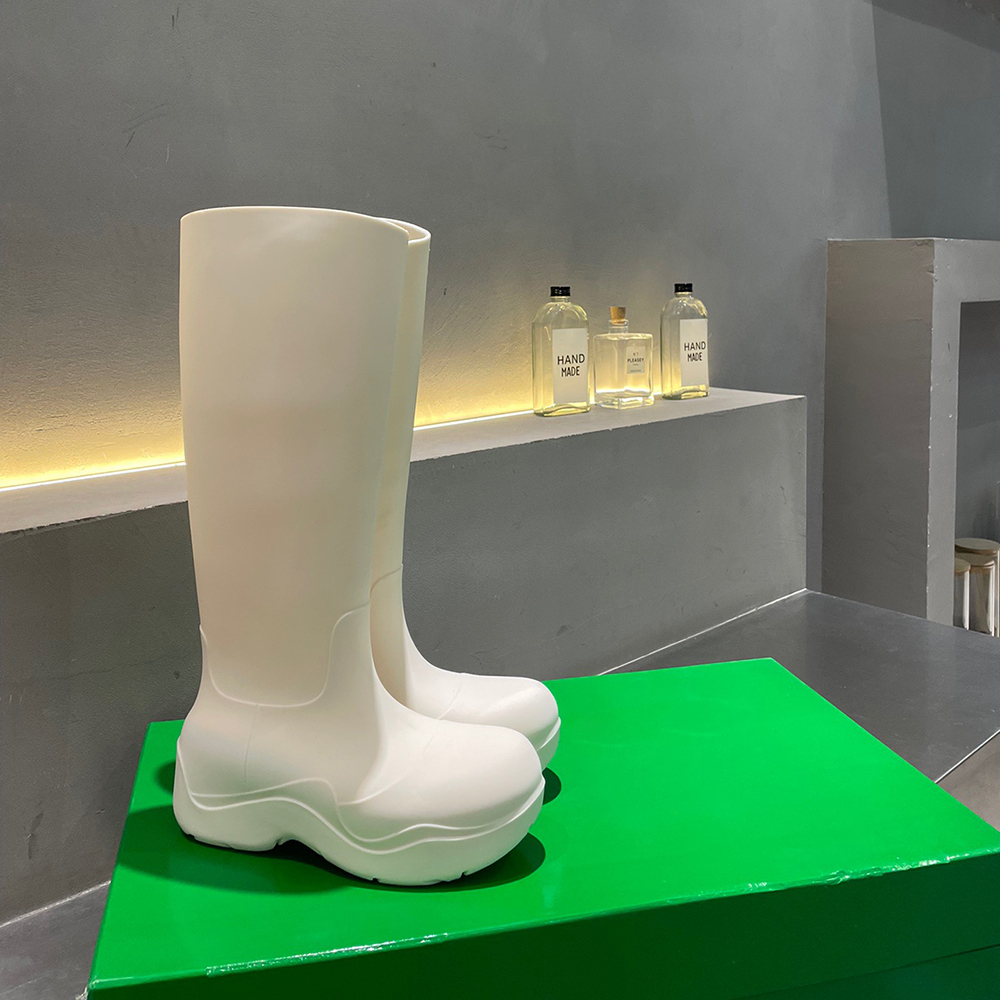 2021 High version Designer boots jelly color rain Knee boot trend with wavy bottom lines to increase breathable sheepskin foot pads Gift, #0
2021 High version Designer boots jelly color rain Knee boot trend with wavy bottom lines to increase breathable sheepskin foot pads Gift, #0