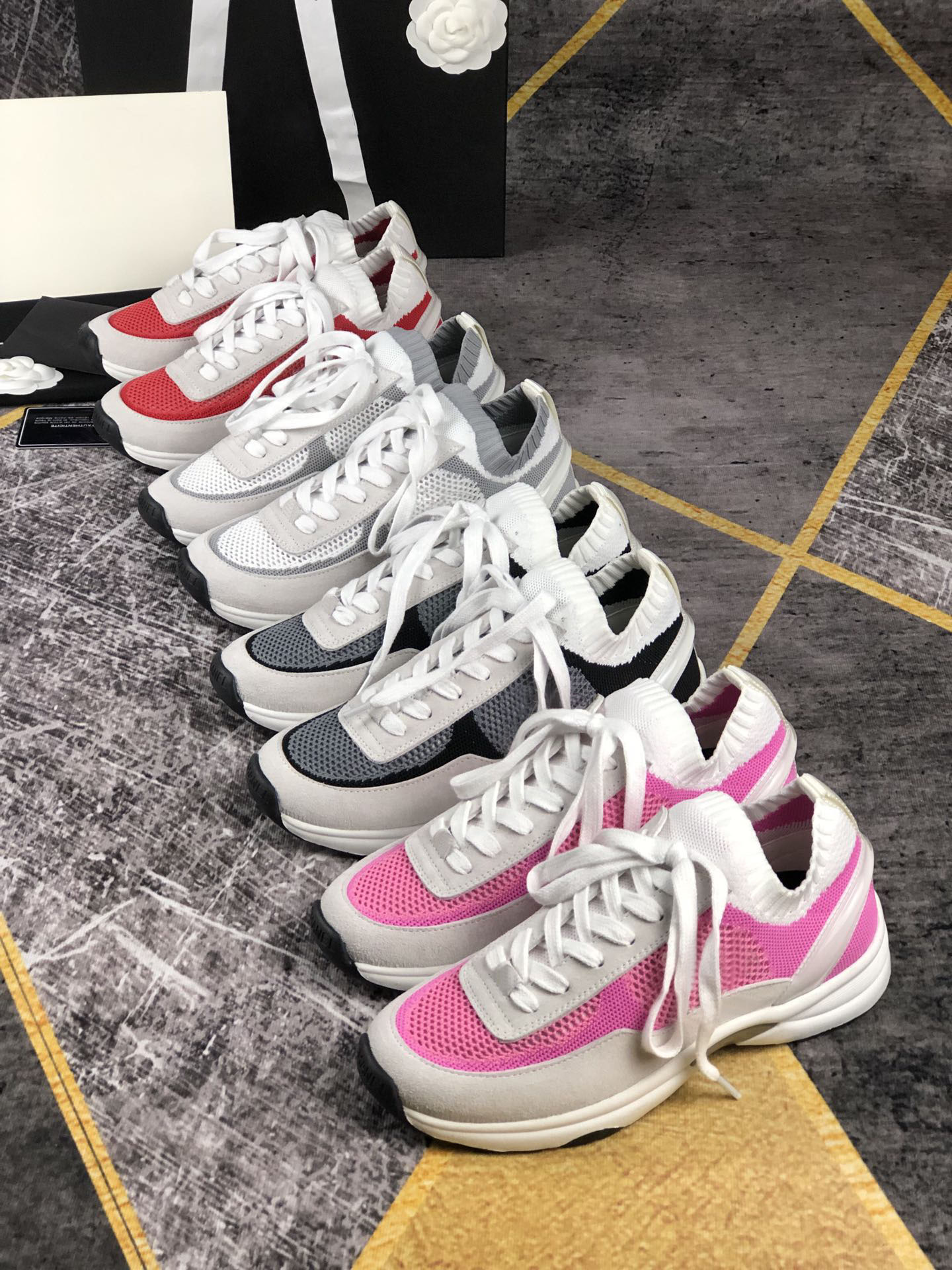2021 New Winter Casual Shoes Calfskin Suede Sneakers Mens Women Increase Platform Shoe Vintage Suedes Leather Sneaker Trainers With Box Size35-45, Black
2021 New Winter Casual Shoes Calfskin Suede Sneakers Mens Women Increase Platform Shoe Vintage Suedes Leather Sneaker Trainers With Box Size35-45, Black