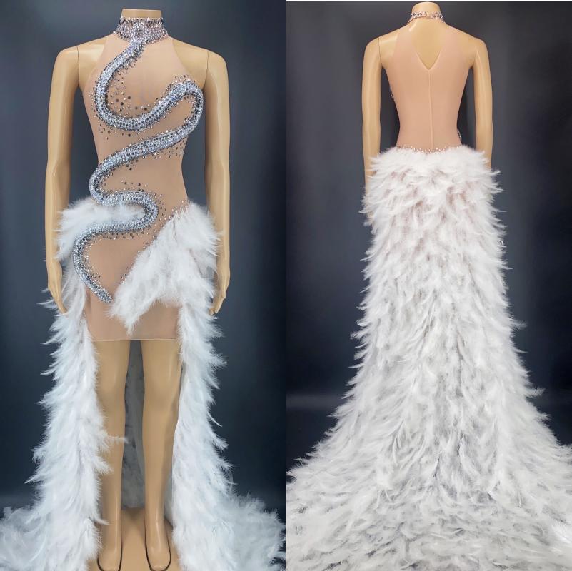 Stage Wear Feather Tail Rhinestone Dress Model Catwalk Show Clothing Singer Drag Queen Costume Nightclub Gogo Dancer Outfits VDB4581
Stage Wear Feather Tail Rhinestone Dress Model Catwalk Show Clothing Singer Drag Queen Costume Nightclub Gogo Dancer Outfits VDB4581