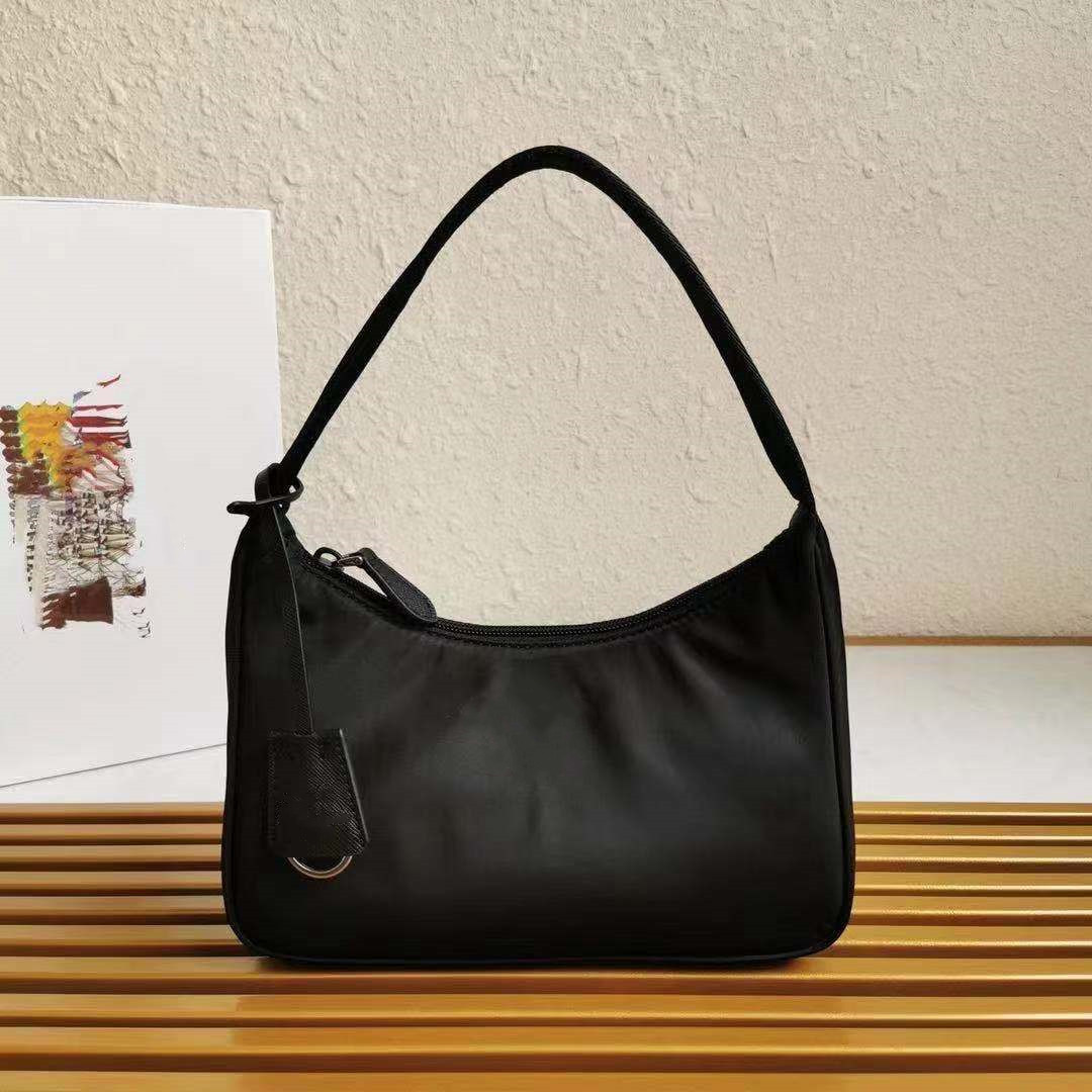 Top quality Re-edition Underarm Clutch bag 2000 Nylon leather Shoulder bags Women Crossbody messenger Handbag Evening Totes purse wholesale, Box
Top quality Re-edition Underarm Clutch bag 2000 Nylon leather Shoulder bags Women Crossbody messenger Handbag Evening Totes purse wholesale, Box