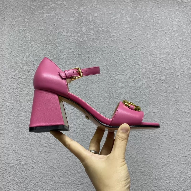 summer Women designer sandals High quality Narrow Band 7cm Thick heel Womens soft Genuine leather sandal us4-us12 White Free postage, Black
summer Women designer sandals High quality Narrow Band 7cm Thick heel Womens soft Genuine leather sandal us4-us12 White Free postage, Black