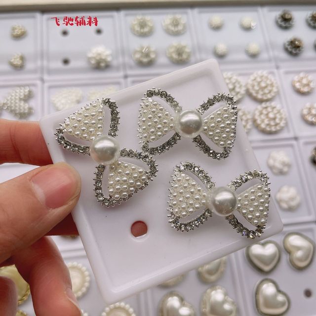 20220302 Garment sewing accessories and tools new metal decorative buttons with pearl bow
20220302 Garment sewing accessories and tools new metal decorative buttons with pearl bow