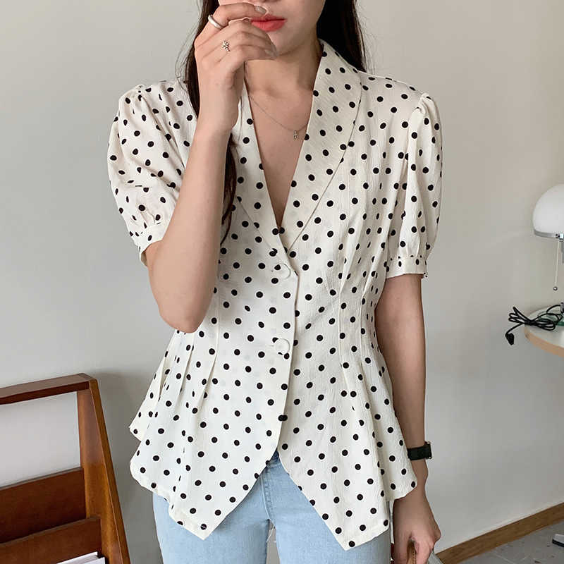 Korejpaa Women Shirt Summer Korean Chic Ladies Retro Lapel Two Button Slimming Pleated Waist Puff Sleeve Wave Dot Blouses 210526