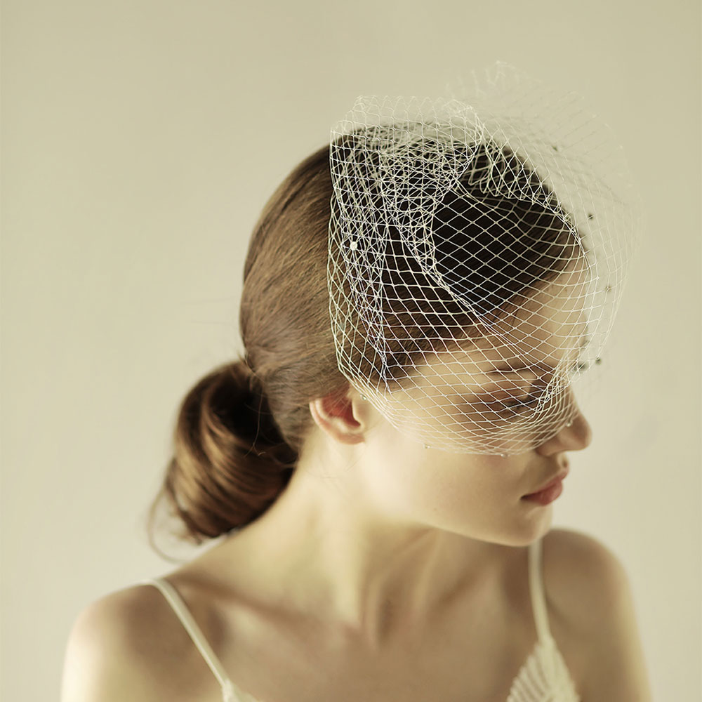 v602 sweetheart short blusher bridal veil big eyes mesh shiny crystal white wedding headdress for bride party, Black
v602 sweetheart short blusher bridal veil big eyes mesh shiny crystal white wedding headdress for bride party, Black