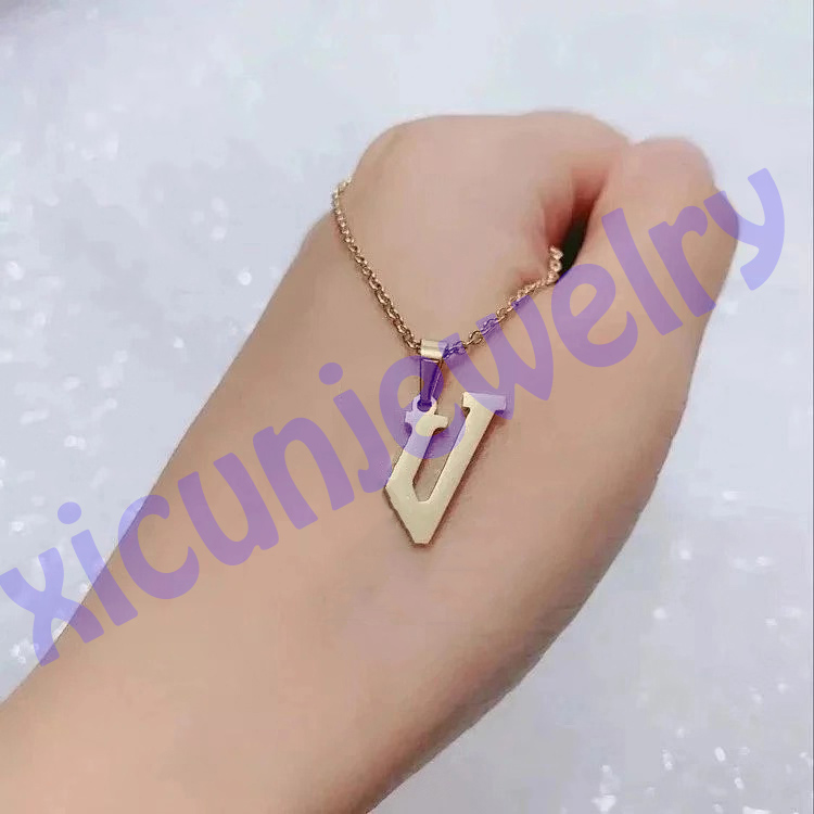 Open as C CHANNEL Charms Letter Necklaces Fashion Over Size Pendant Necklace Women Vintage Crystal Chains
Open as C CHANNEL Charms Letter Necklaces Fashion Over Size Pendant Necklace Women Vintage Crystal Chains