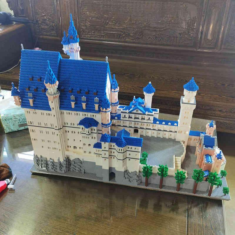 

11810pcs Neuschwanstein New Swan Stone Castle World Architecture Model DIY Mini Diamond Building Blocks Bricks Toys for Children2915