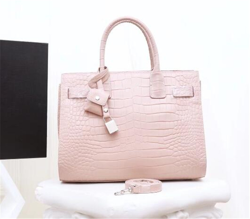 2020 new Classic Women Retro Organ Bag Genuine Leather Shoulder Straps Handbag Handbags Messenger Crossbody Bag With Lock Key Free Delivery, Black
2020 new Classic Women Retro Organ Bag Genuine Leather Shoulder Straps Handbag Handbags Messenger Crossbody Bag With Lock Key Free Delivery, Black