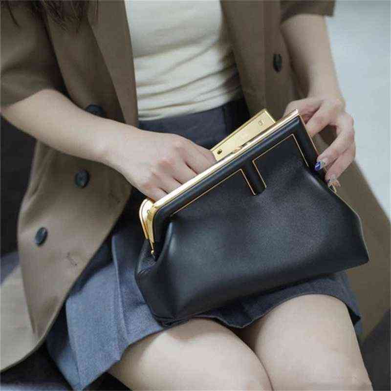 Handbags Fend Women Luxurys Designer Bag 2021 First Series Metal Wrapped Dinner Bag Handbag Single Shoulder Messenger Bag HXPF
Handbags Fend Women Luxurys Designer Bag 2021 First Series Metal Wrapped Dinner Bag Handbag Single Shoulder Messenger Bag HXPF