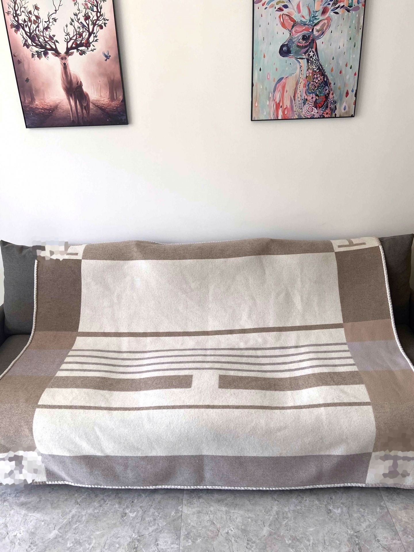 Luxury Signage blanket real cashmere and wool blended thicken weight 1.5kg warm blankets size 135 * 170cm for indoor outdoor and travel fashion festival gift
Luxury Signage blanket real cashmere and wool blended thicken weight 1.5kg warm blankets size 135 * 170cm for indoor outdoor and travel fashion festival gift