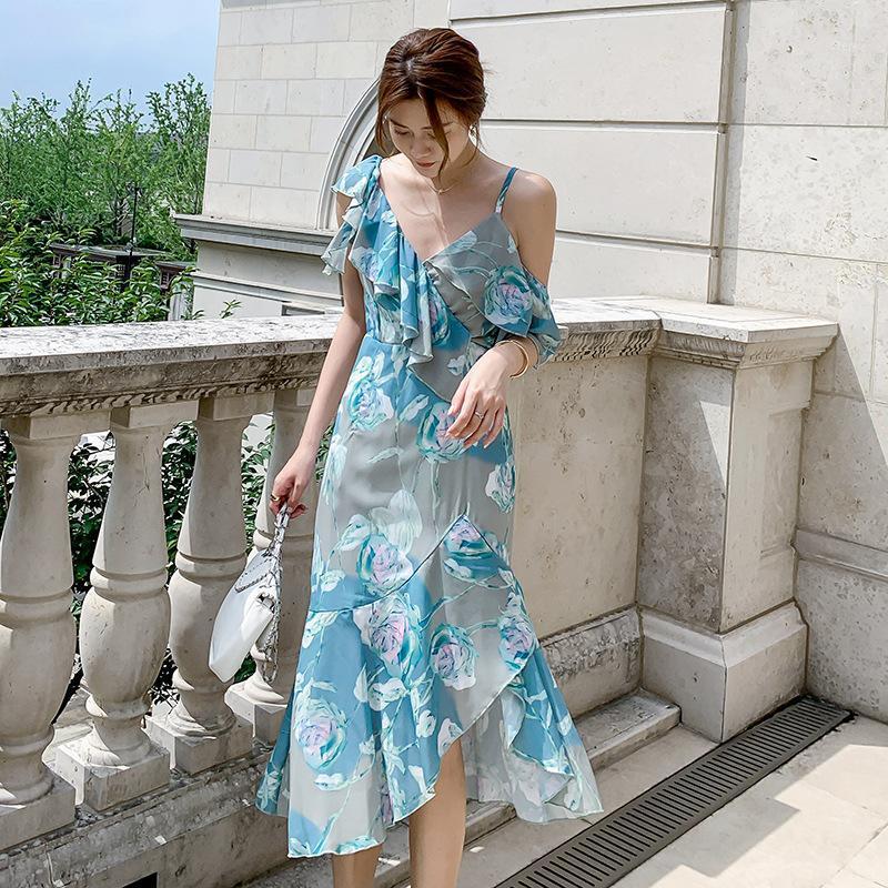 #3998 White Blue Floral Printed A-line Dress Women V Neck Sexy Boho Beach Ruffled Pleated Midi Chiffon Spaghetti Strap Casual Dresses
#3998 White Blue Floral Printed A-line Dress Women V Neck Sexy Boho Beach Ruffled Pleated Midi Chiffon Spaghetti Strap Casual Dresses