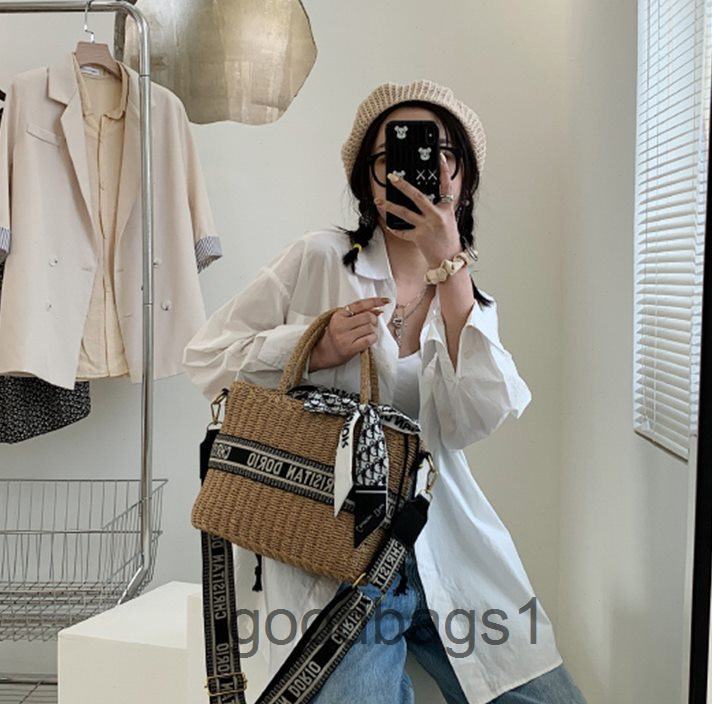 Brand Bags : D home woven bag 2022 Hsinchu summer rattan grass beach vegetable n basket portable sand woman la, Small beige;no laptop
Brand Bags : D home woven bag 2022 Hsinchu summer rattan grass beach vegetable n basket portable sand woman la, Small beige;no laptop