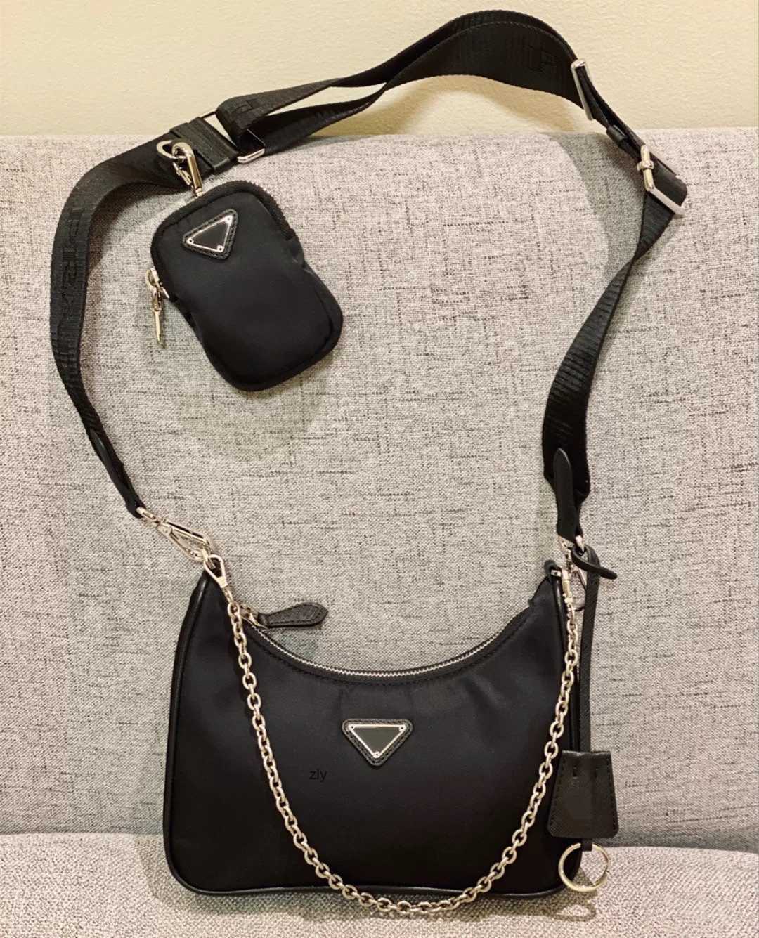 quality reedition High 2005 Designer tote Shoulder Bags duffle Nylon leather bag famous Hands Lady wallet Crossbody Hobo purse
quality reedition High 2005 Designer tote Shoulder Bags duffle Nylon leather bag famous Hands Lady wallet Crossbody Hobo purse