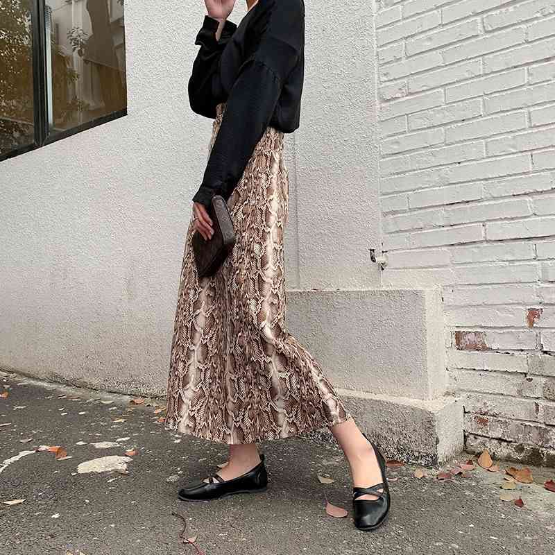 Summer style Casual women beach skirt womens Snake print high waist pleated skirt vintage slim pleated skirt a word skirts 210608, Beige
Summer style Casual women beach skirt womens Snake print high waist pleated skirt vintage slim pleated skirt a word skirts 210608, Beige