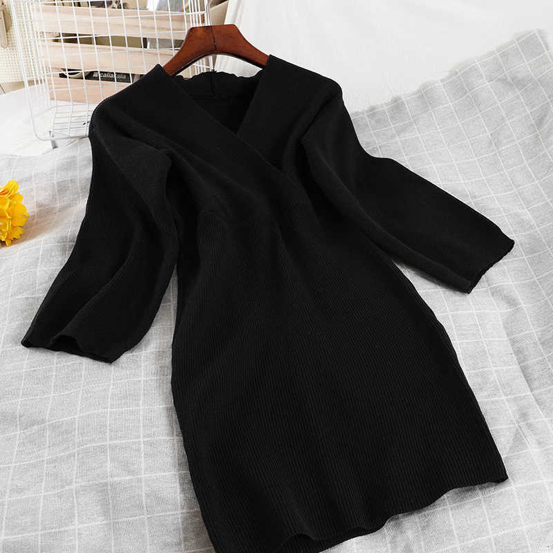 DEAT Autumn Winter Arrivals Solid Color Knitted Long Sleeve V-neck High Waist Fashion Women Buttocks Mini Dress MZ924 210709