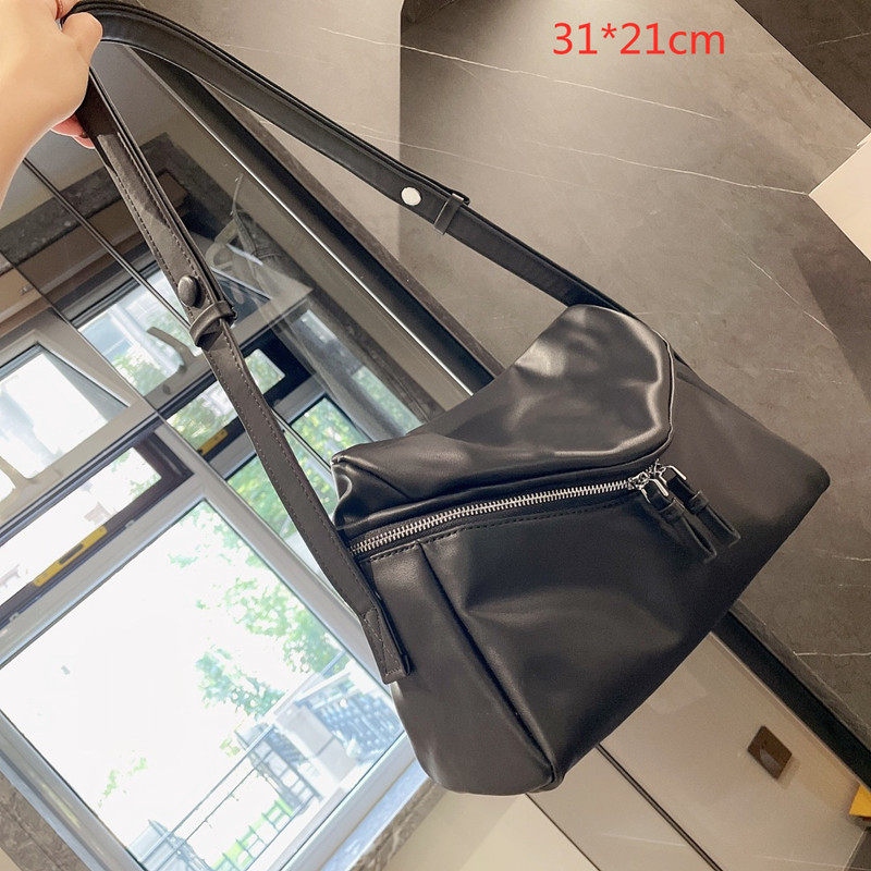 Unisex Designer Triangle Cloud Shouder Bags Purses Soft Luxury Women Messenger Bag Medium Size Black Crossbody High Quality 4 Colors, Contact seller
Unisex Designer Triangle Cloud Shouder Bags Purses Soft Luxury Women Messenger Bag Medium Size Black Crossbody High Quality 4 Colors, Contact seller