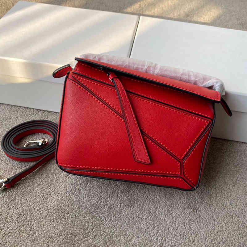 5A original PUZZLE bag brand designer puzzle geometry package litchi grain small shoulder his pillow Boston senior feeling restoring ancient waysdesigner, Box
5A original PUZZLE bag brand designer puzzle geometry package litchi grain small shoulder his pillow Boston senior feeling restoring ancient waysdesigner, Box