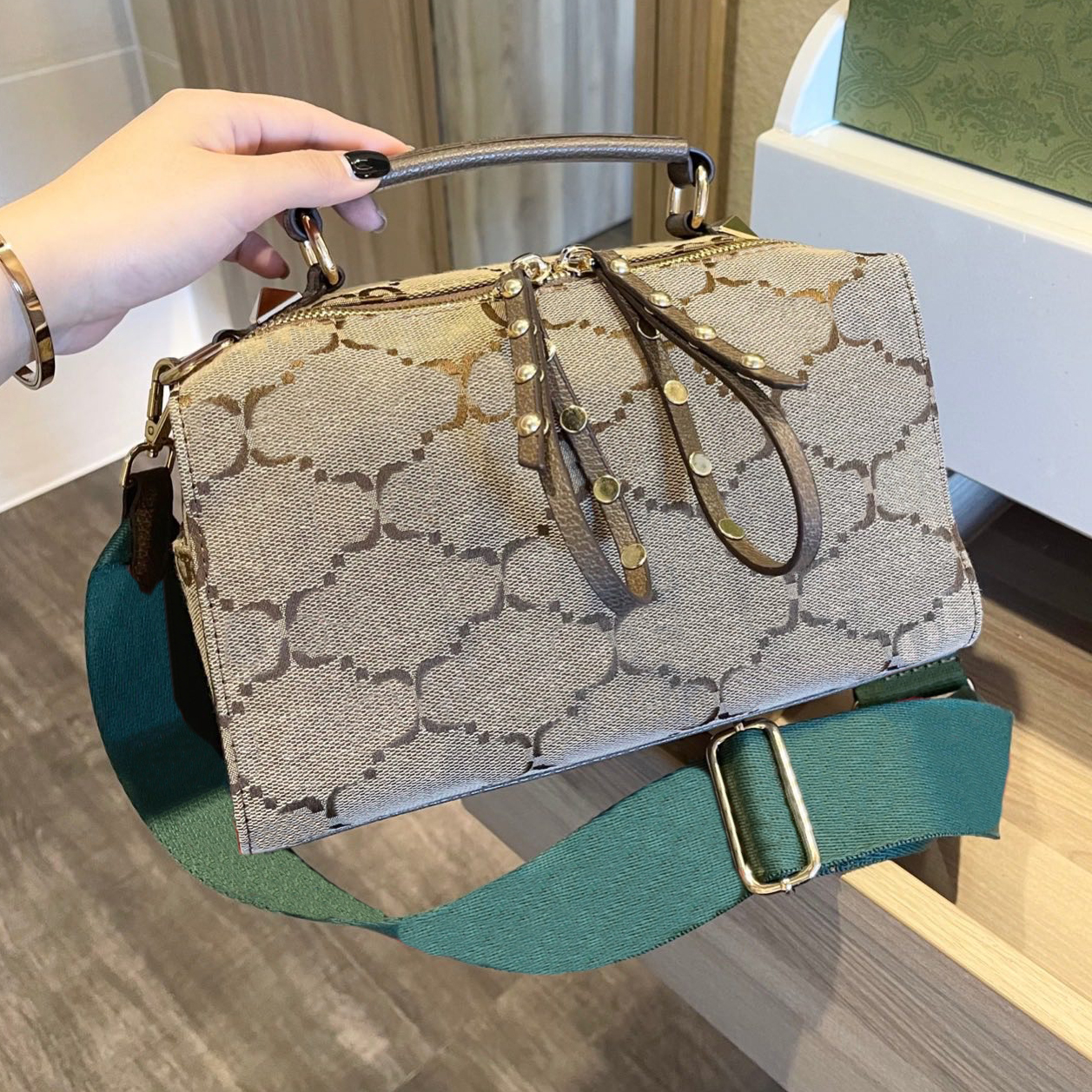 Pillow bags Fashion women CrossBody Handbag Quality luxurys Top designers leather Woven letter Bag Clutch ladies 2021 Shoulder purse Handbags Metallic printing, No bags
Pillow bags Fashion women CrossBody Handbag Quality luxurys Top designers leather Woven letter Bag Clutch ladies 2021 Shoulder purse Handbags Metallic printing, No bags