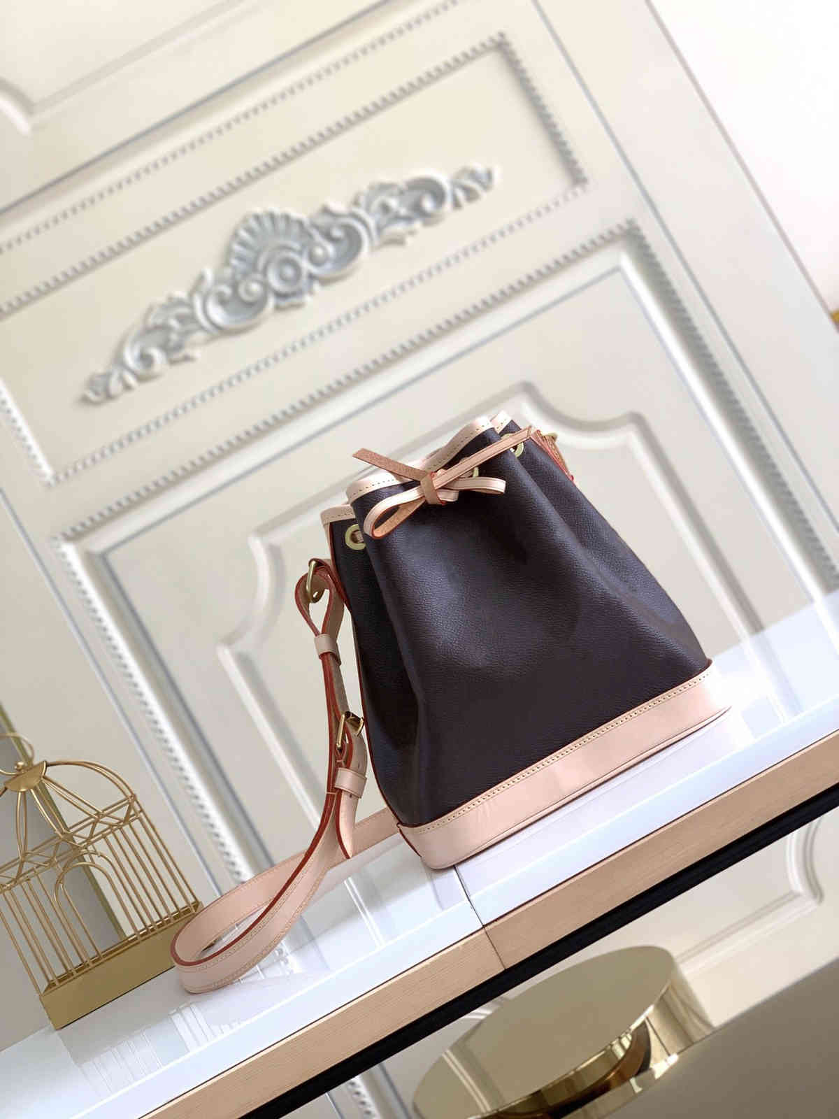 Newest two colors Noe Bb Women Handbags Iconic Bags Shoulder Bags Totes Cross Body Bag Clutches Evening CLUTCHES bucket bag long strap, Bubble wrap packaging
Newest two colors Noe Bb Women Handbags Iconic Bags Shoulder Bags Totes Cross Body Bag Clutches Evening CLUTCHES bucket bag long strap, Bubble wrap packaging