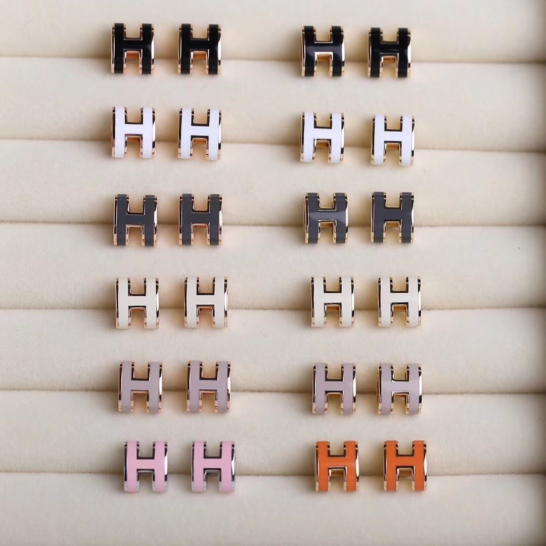 S925 Sterling Silver Enamel letter H Earrings plated with 18K Gold White Orange milk tea grey anti allergy for women YZI1, Golden
S925 Sterling Silver Enamel letter H Earrings plated with 18K Gold White Orange milk tea grey anti allergy for women YZI1, Golden