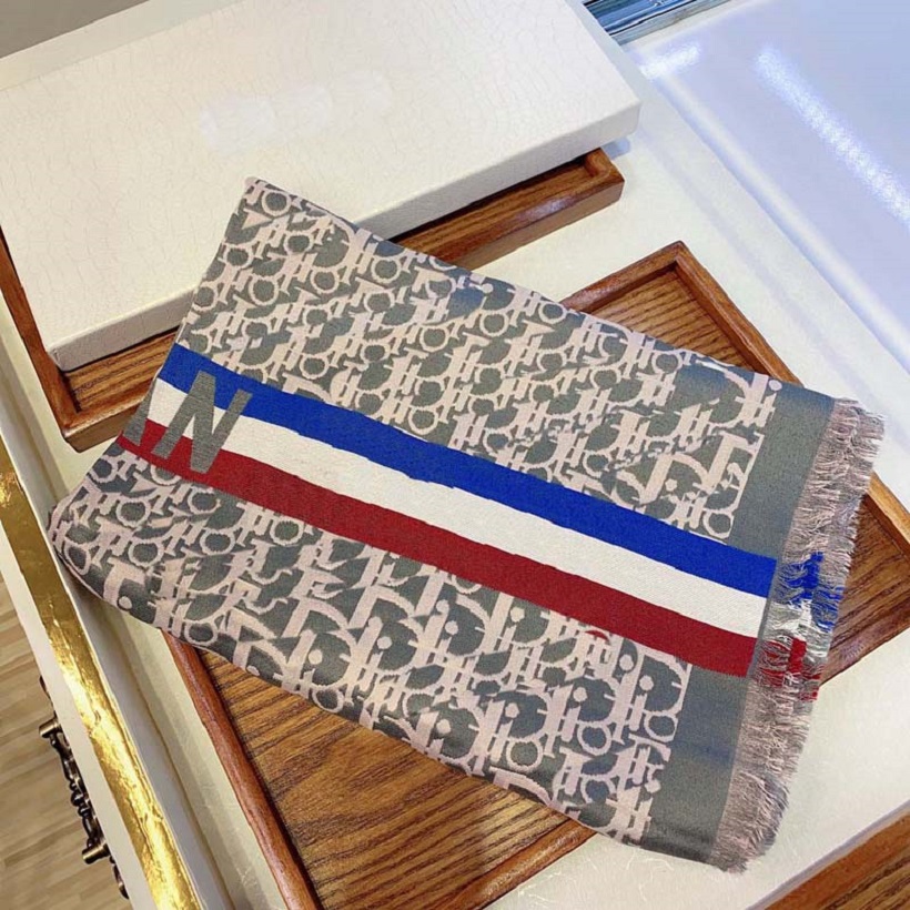 New Fashion scarves real silk scarf Luxury Brand high-grade scarfs style accessories simple Retro for womens
New Fashion scarves real silk scarf Luxury Brand high-grade scarfs style accessories simple Retro for womens