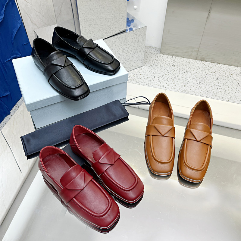 2022 Designer shoe new treading flat shoes with triangular standard leather buckle and small square head comfortable Lefu single shoe versatile lazy Muller af1 35-41, Black diamonds
2022 Designer shoe new treading flat shoes with triangular standard leather buckle and small square head comfortable Lefu single shoe versatile lazy Muller af1 35-41, Black diamonds