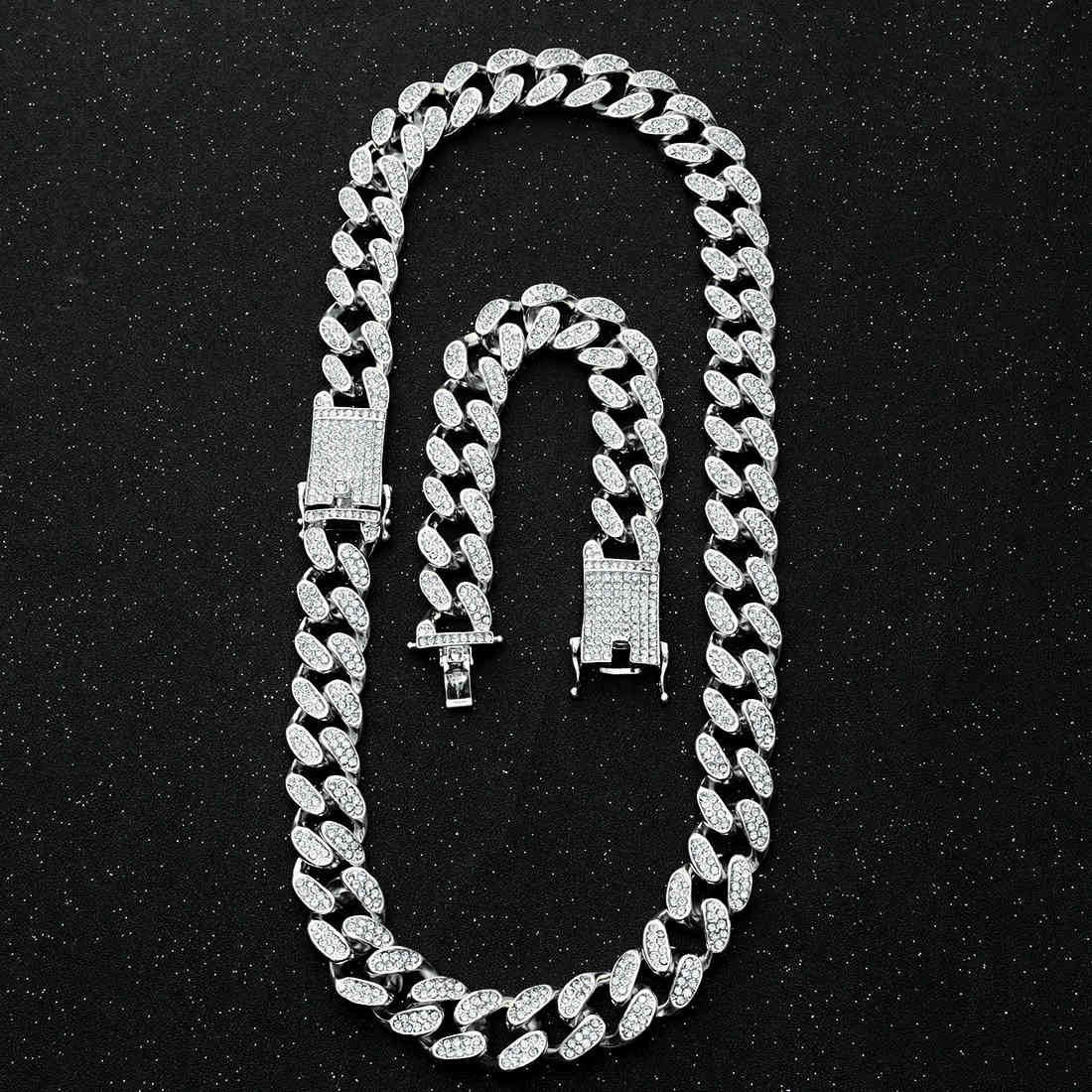 Mens 20mm Heavy Iced Out Miami Cuban Link Chain CZ Rapper Crystal Necklace Choker Bling Hip hop Jewelry Gold Silver Color Chains X0509
Mens 20mm Heavy Iced Out Miami Cuban Link Chain CZ Rapper Crystal Necklace Choker Bling Hip hop Jewelry Gold Silver Color Chains X0509